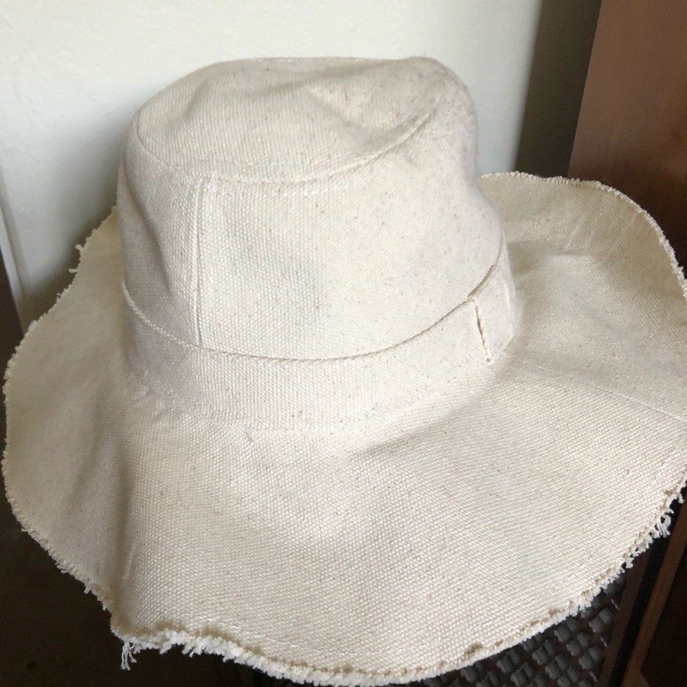 NEW: Gap natural canvas sun hat (one size)